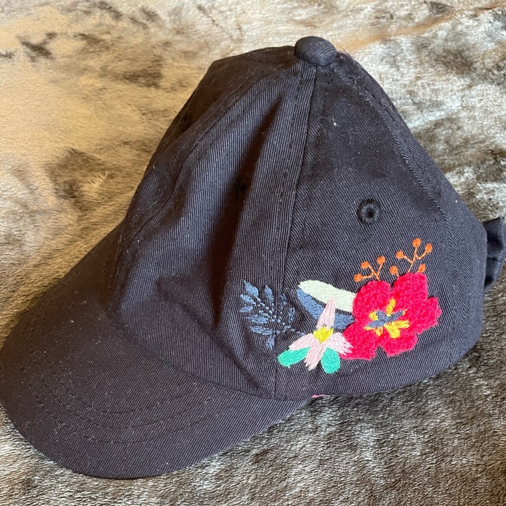 Girl embroidered cap with a bow in the back size 2-3T